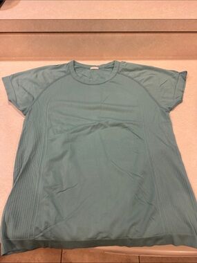 Women’s Short Sleeve Tee in Sage Green - Breathable Casual Top